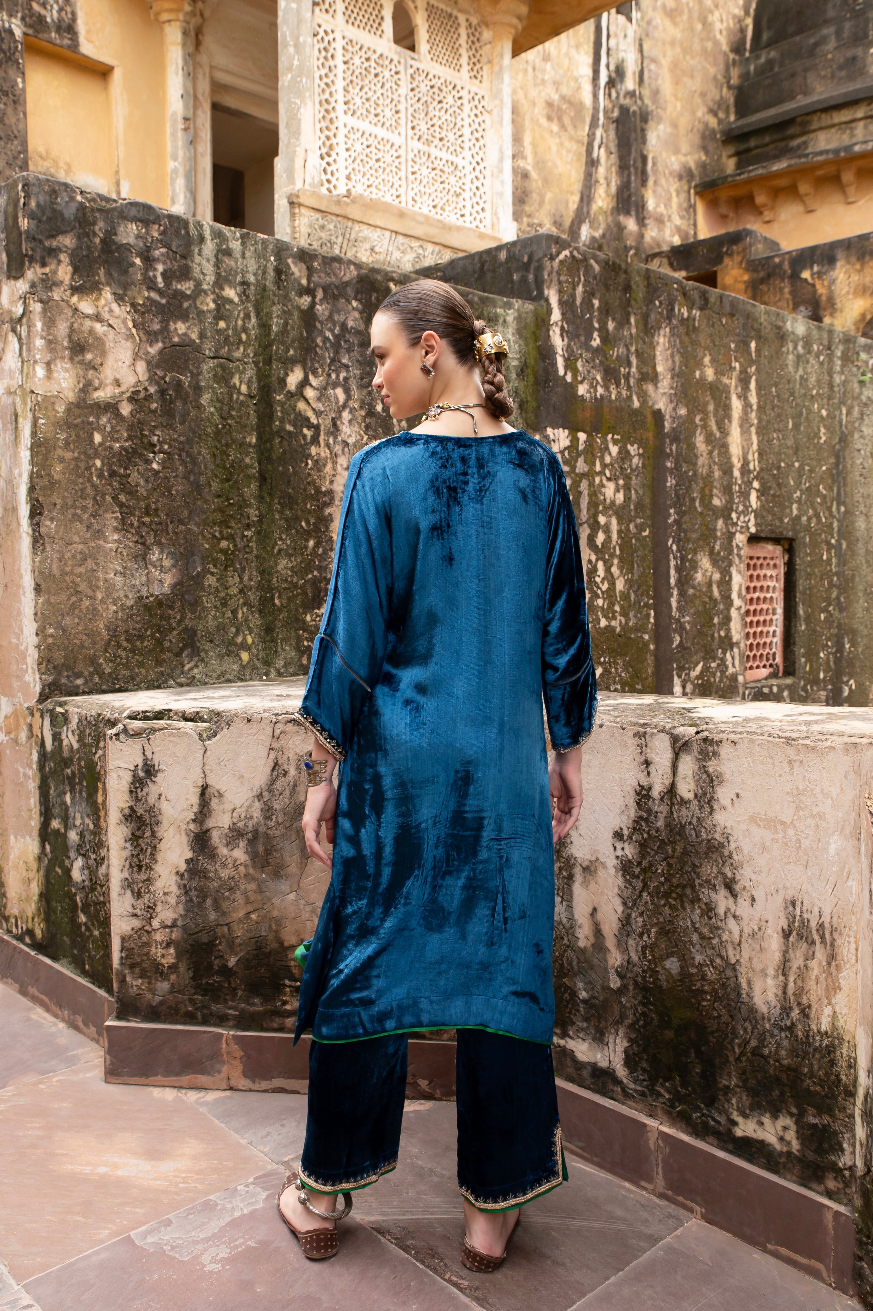 BLUE PURE VELVET V-NECK EMBROIDERED KURTA SET