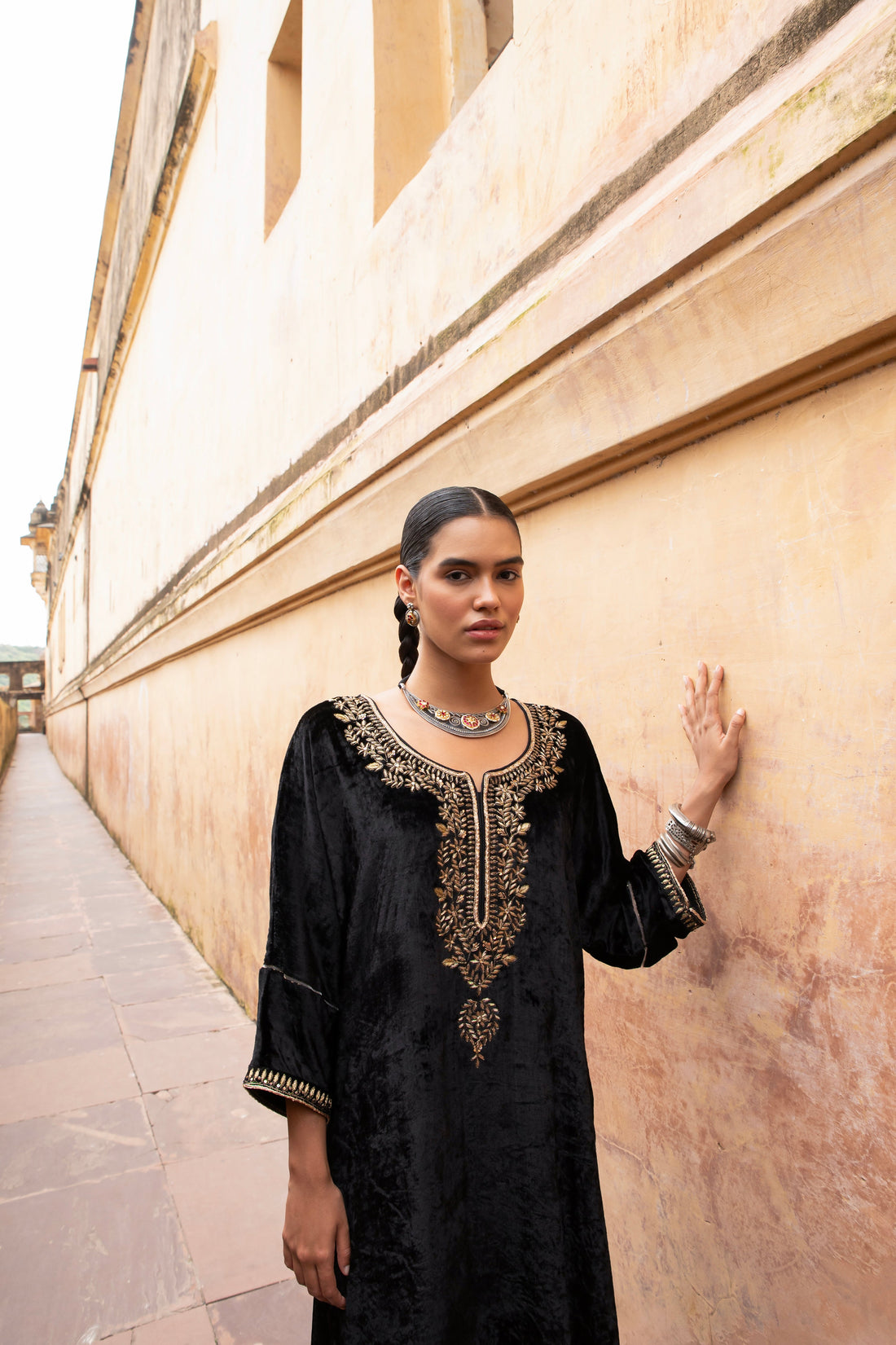 BLACK VELVET ROUND NECK EMBROIDERED KURTA SET