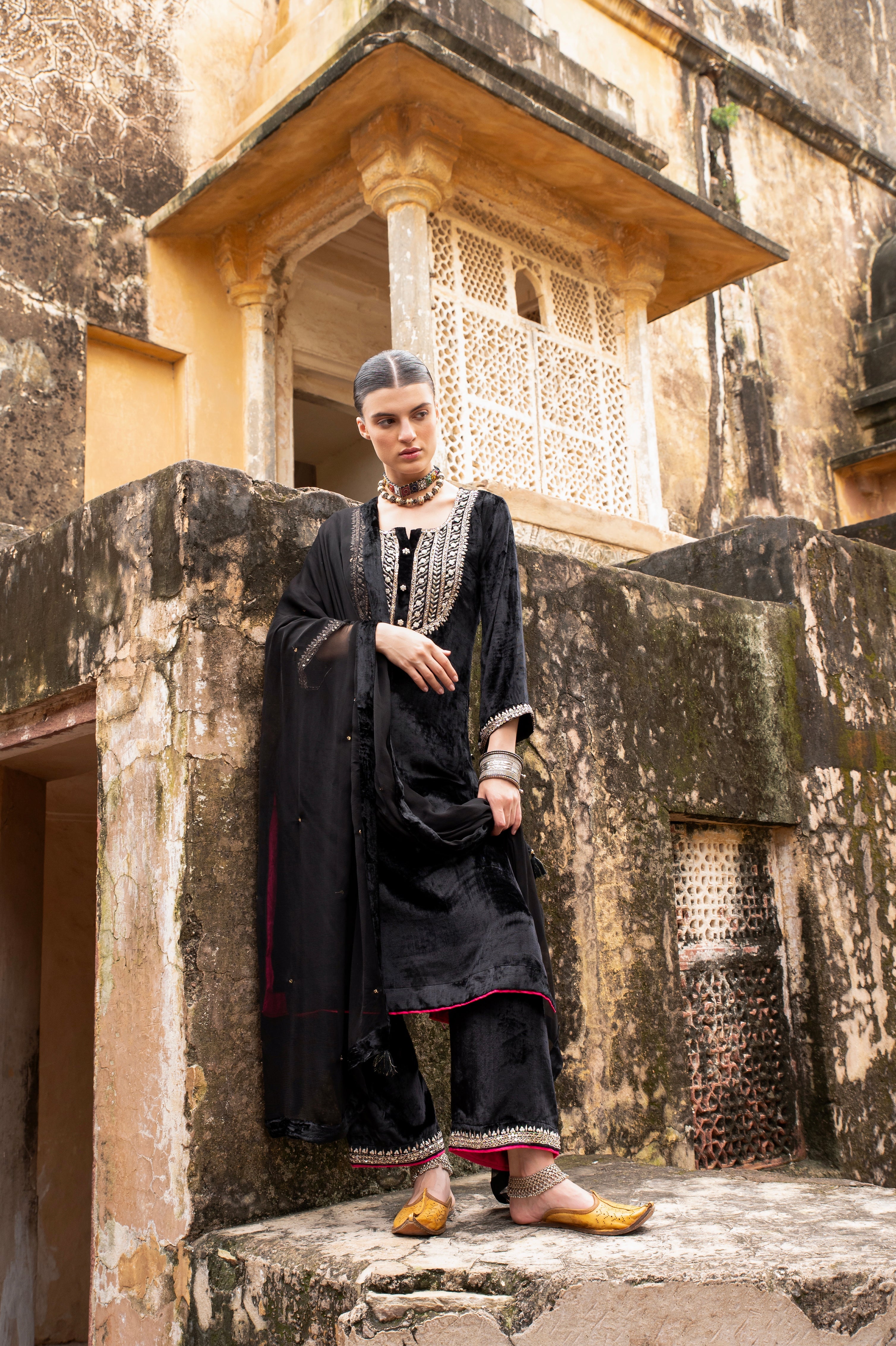 BLACK NECK EMBROIDERED VELVET KURTA SET
