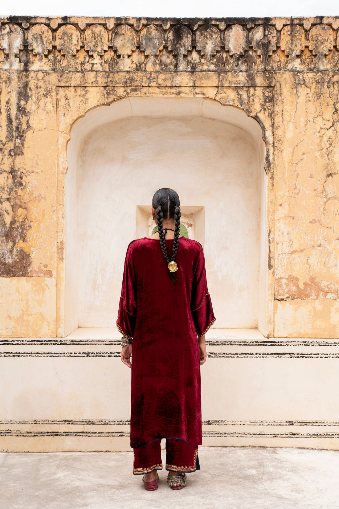 MAROON VELVET ROUND NECK EMBROIDERED KURTA SET