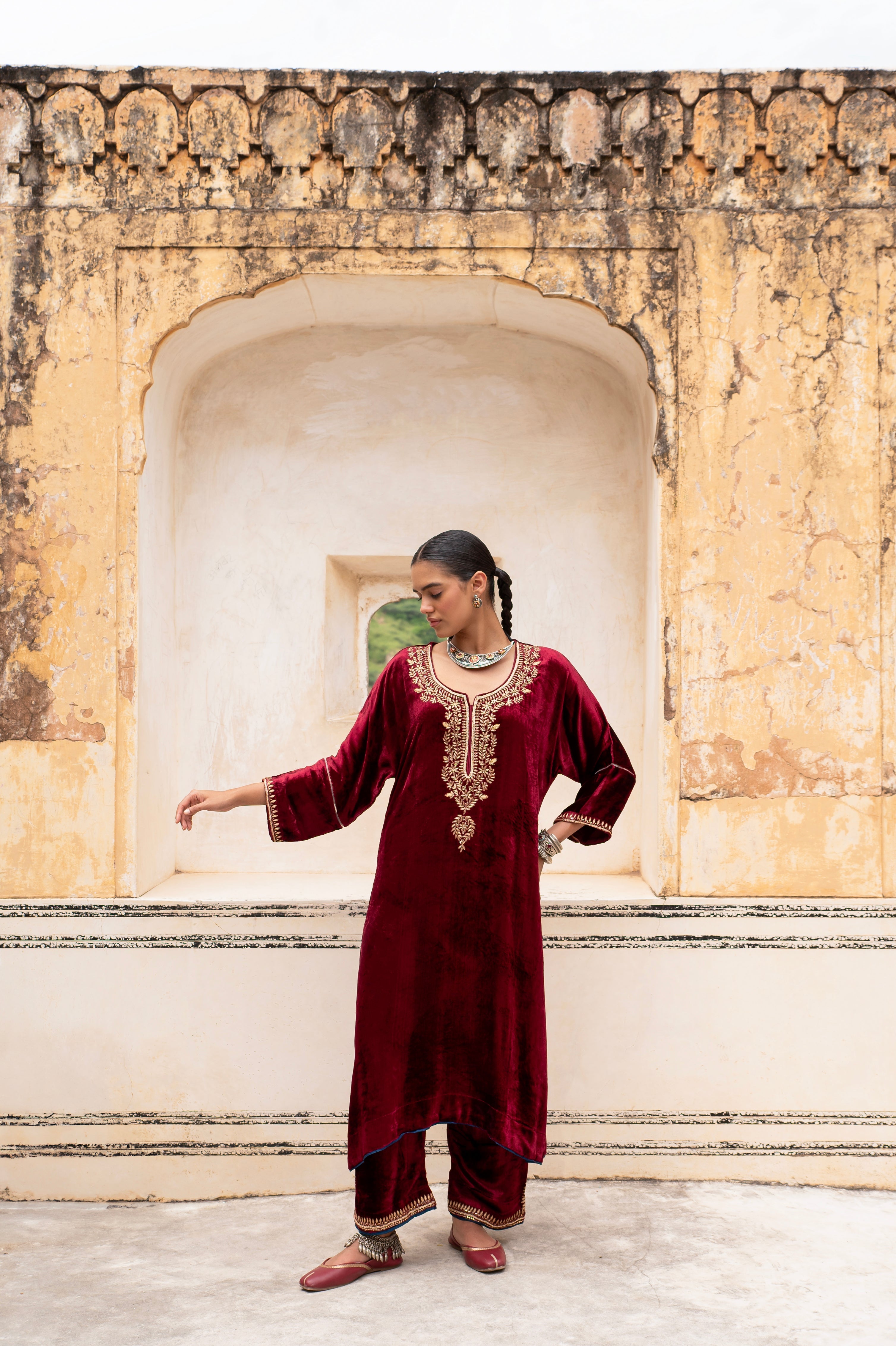 MAROON VELVET ROUND NECK EMBROIDERED KURTA SET