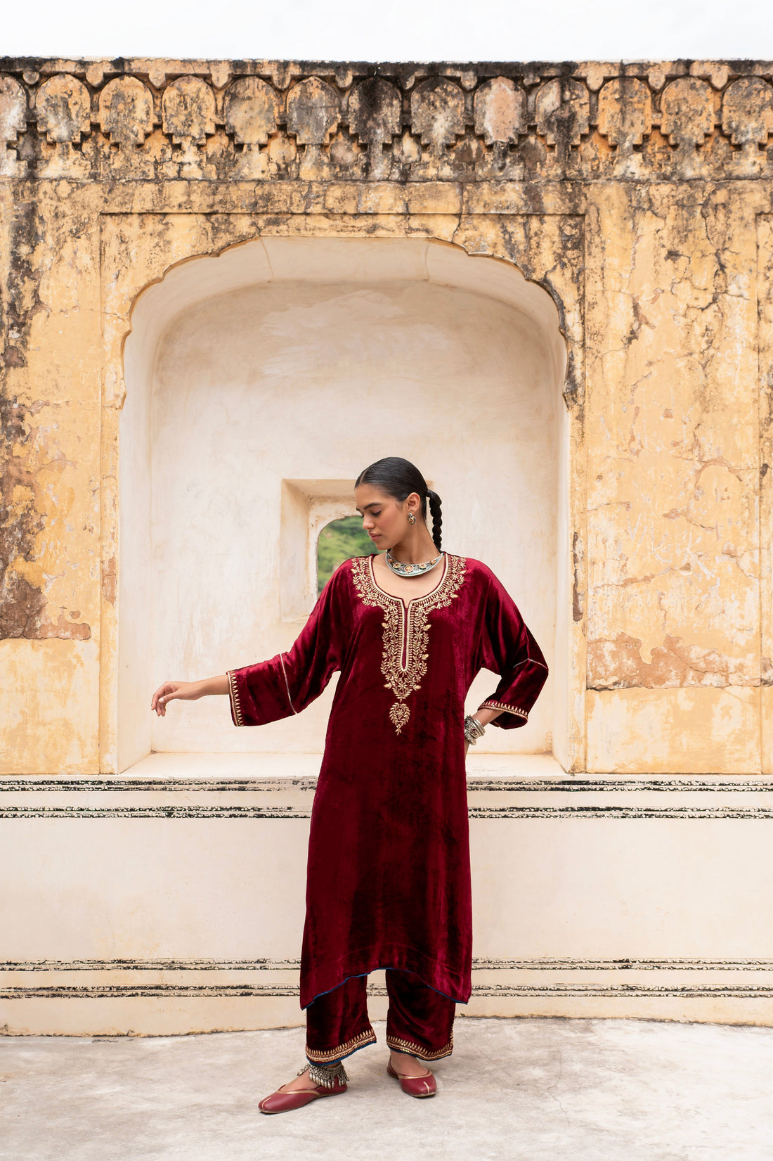 MAROON VELVET ROUND NECK EMBROIDERED KURTA SET