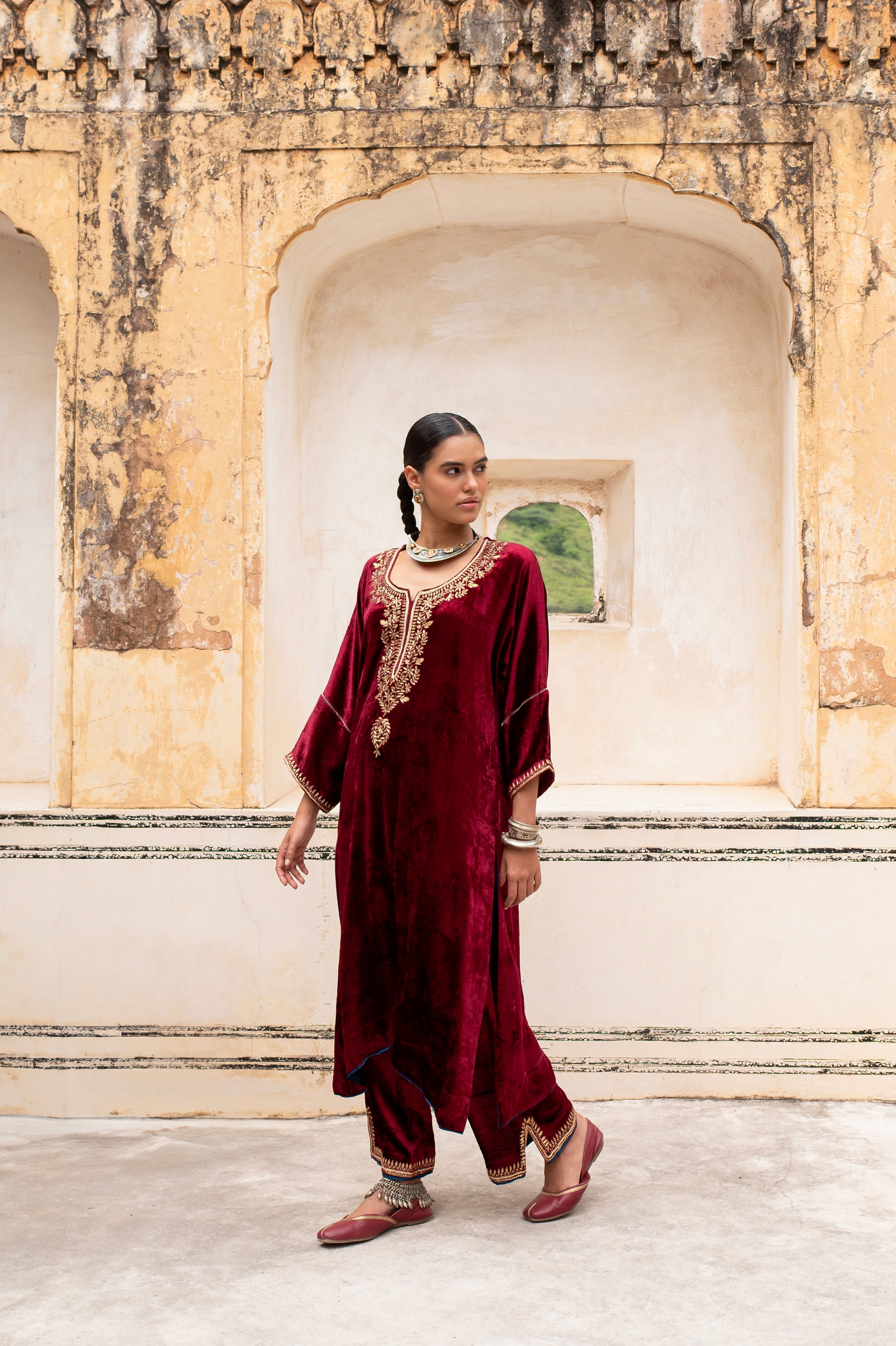 MAROON VELVET ROUND NECK EMBROIDERED KURTA SET