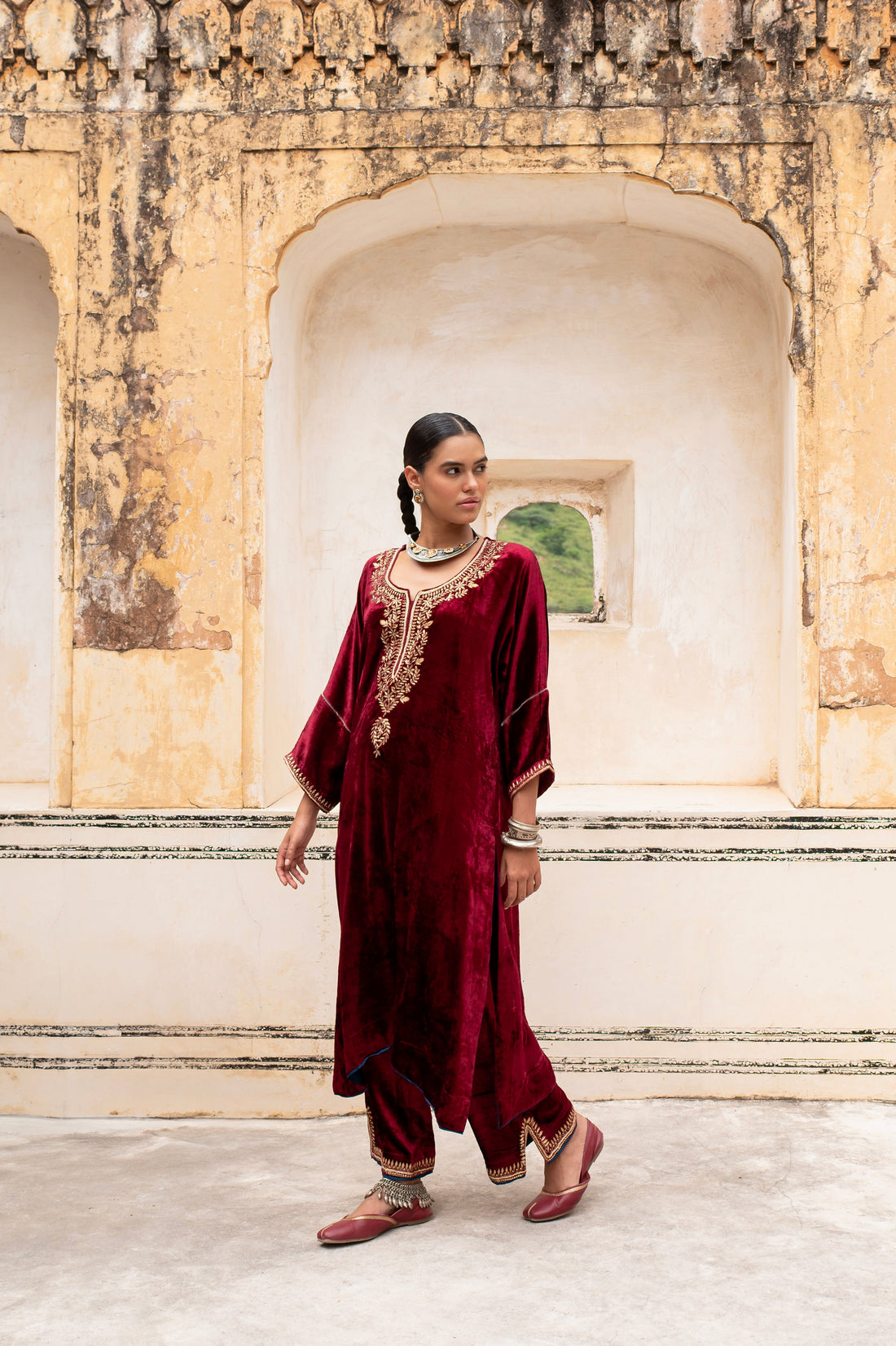 MAROON VELVET ROUND NECK EMBROIDERED KURTA SET