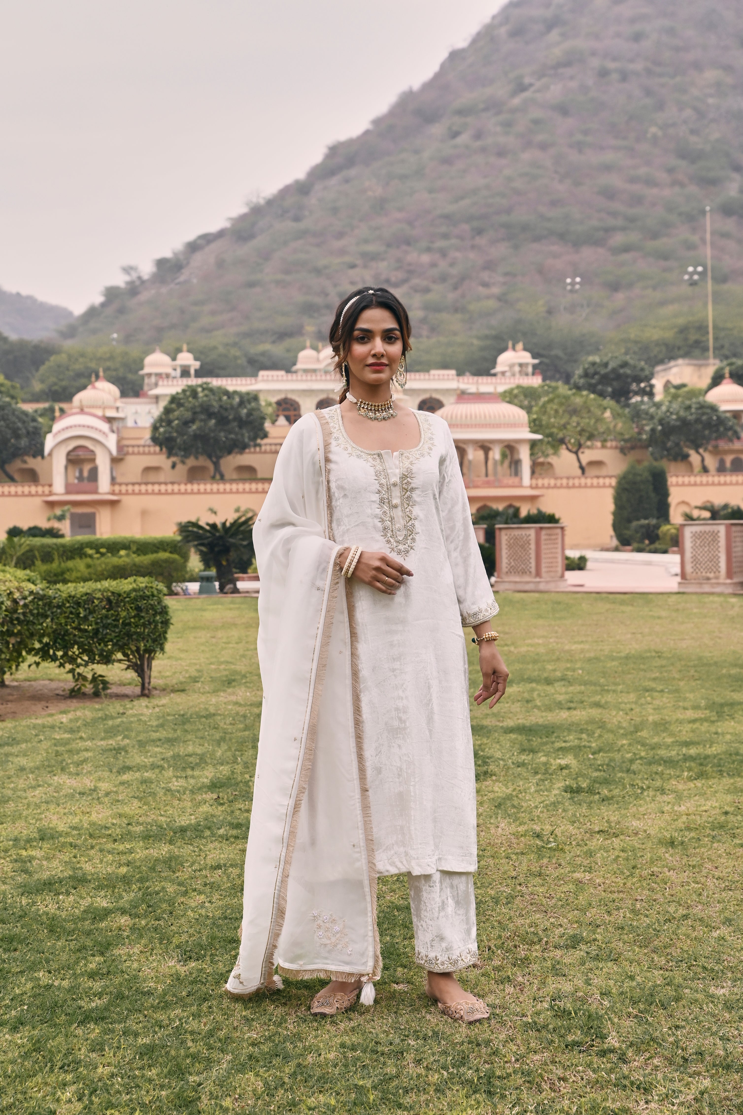 WHITE VELVET KURTA SET