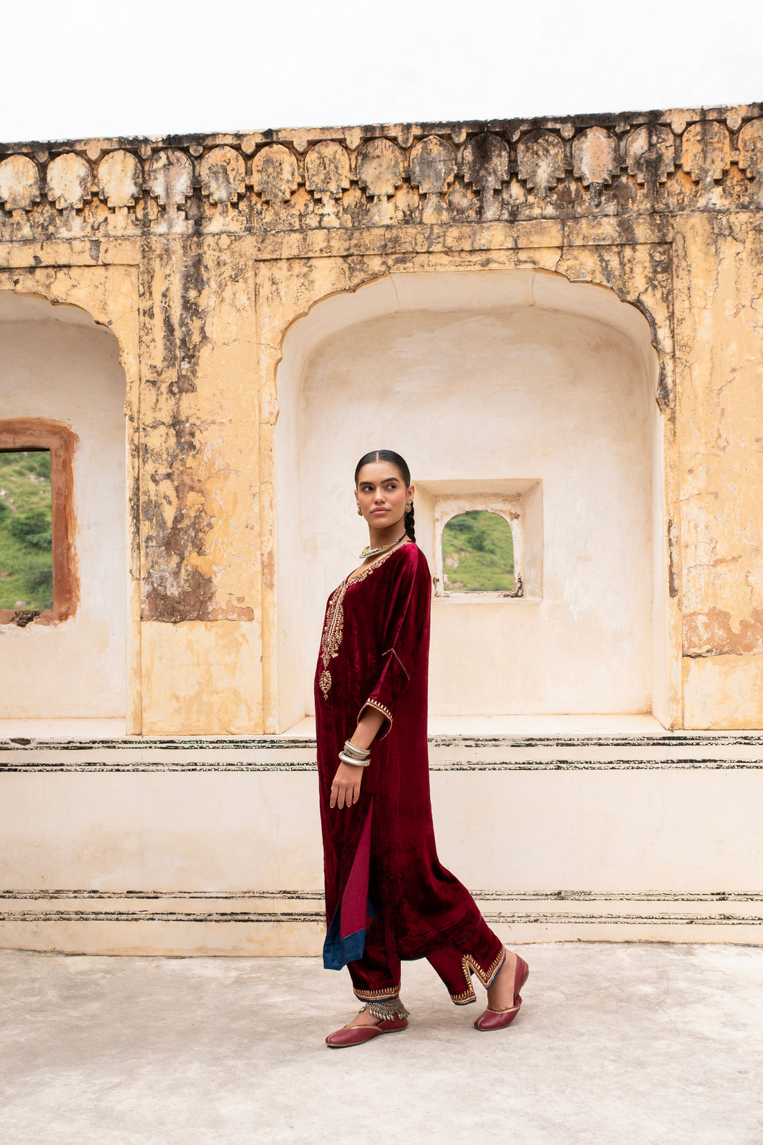 MAROON VELVET ROUND NECK EMBROIDERED KURTA SET