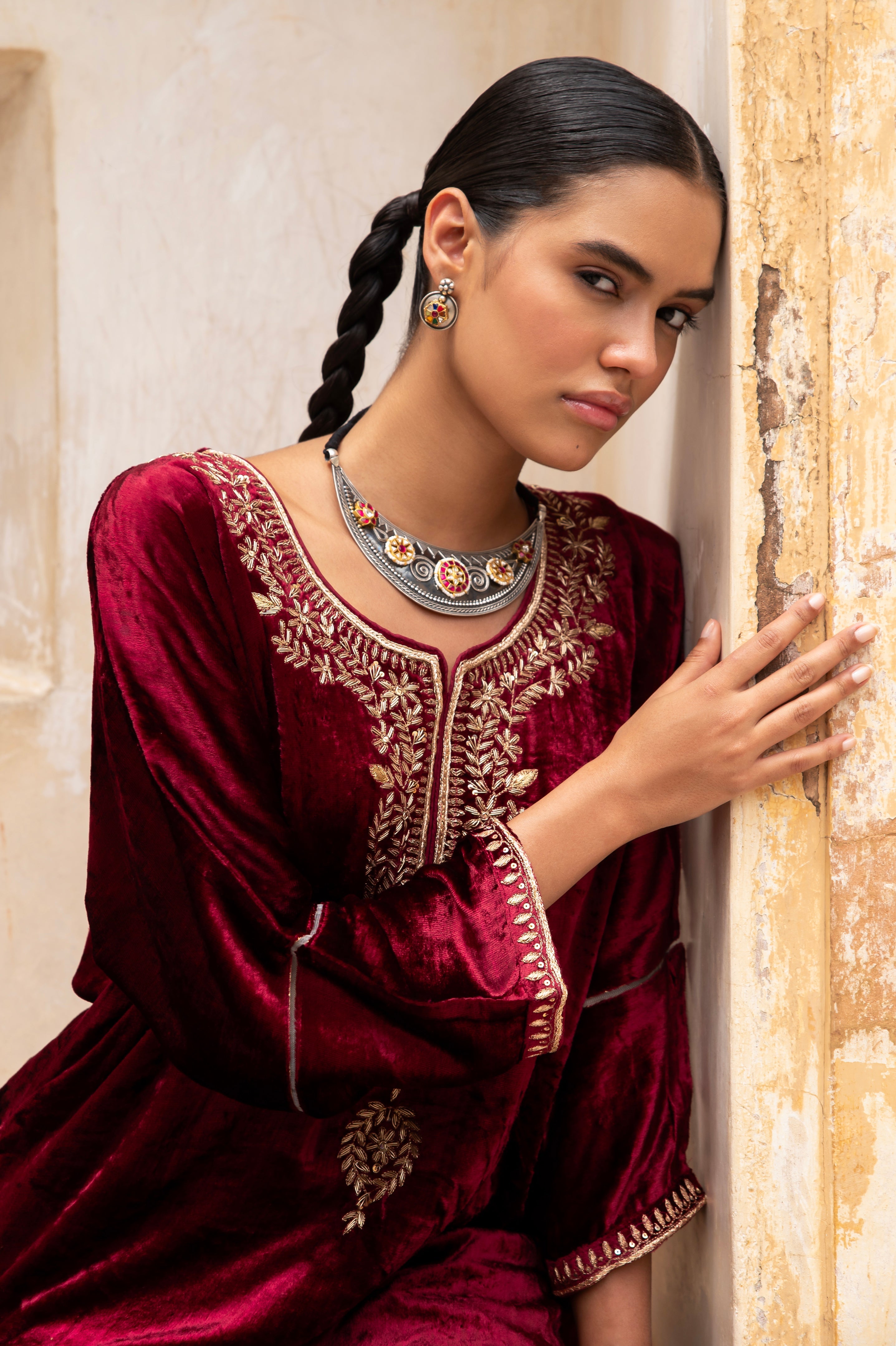 MAROON VELVET ROUND NECK EMBROIDERED KURTA SET