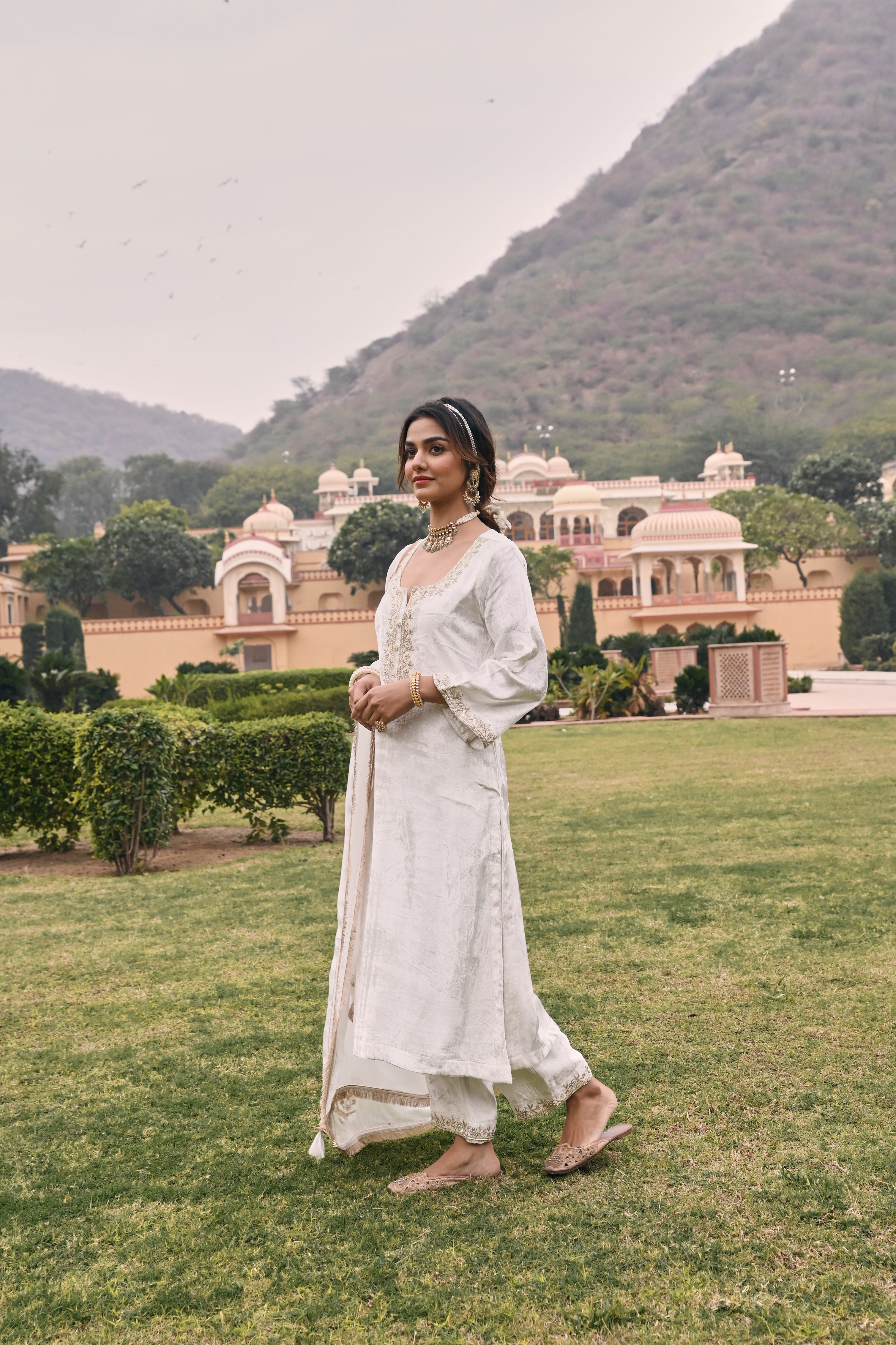 WHITE VELVET KURTA SET