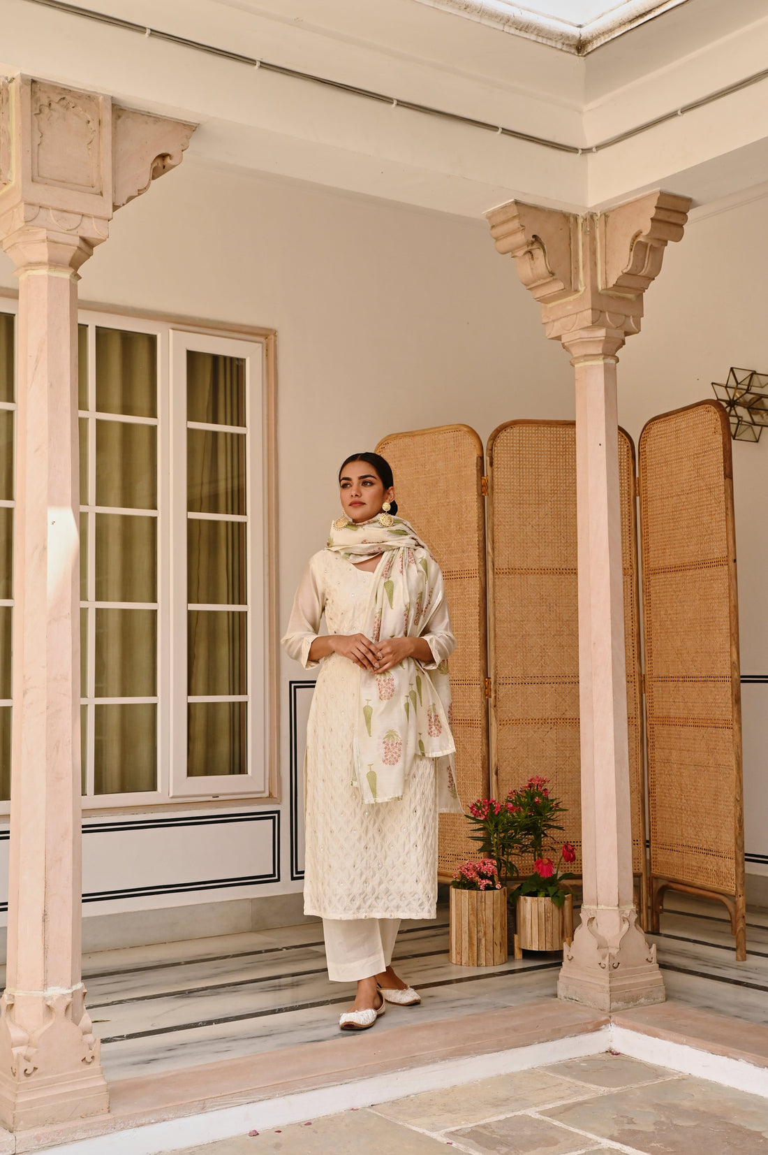 CREAM CHANDERI THREAD EMBROIDEREE KURTA SET