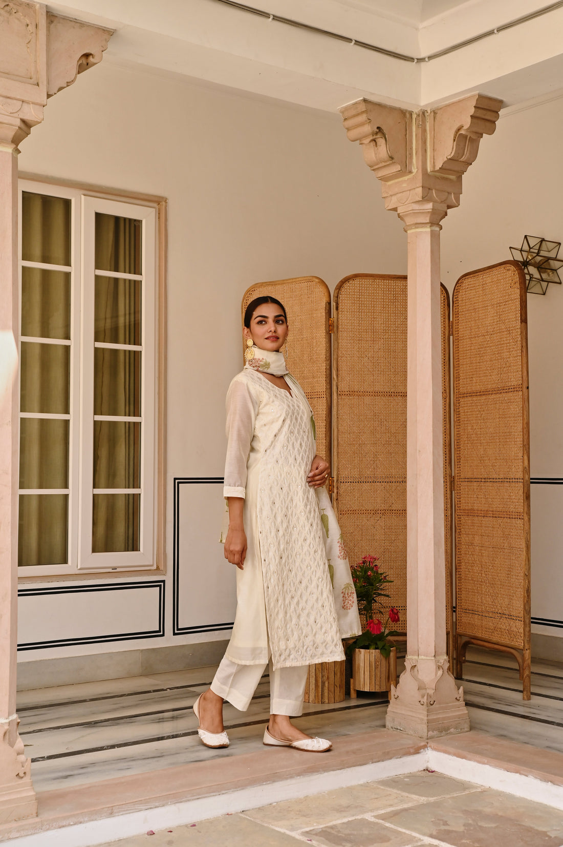 CREAM CHANDERI THREAD EMBROIDEREE KURTA SET