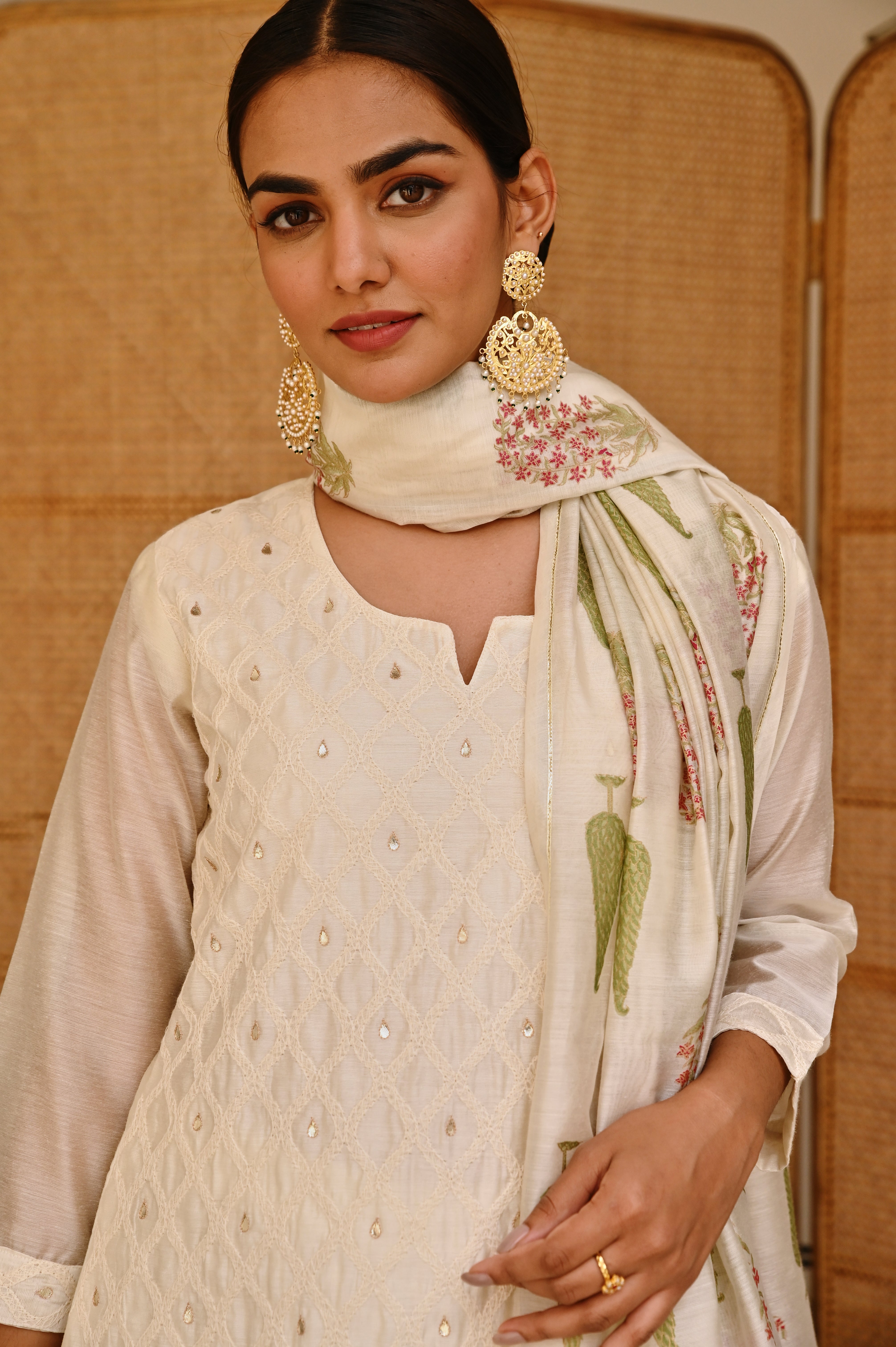 CREAM CHANDERI THREAD EMBROIDEREE KURTA SET