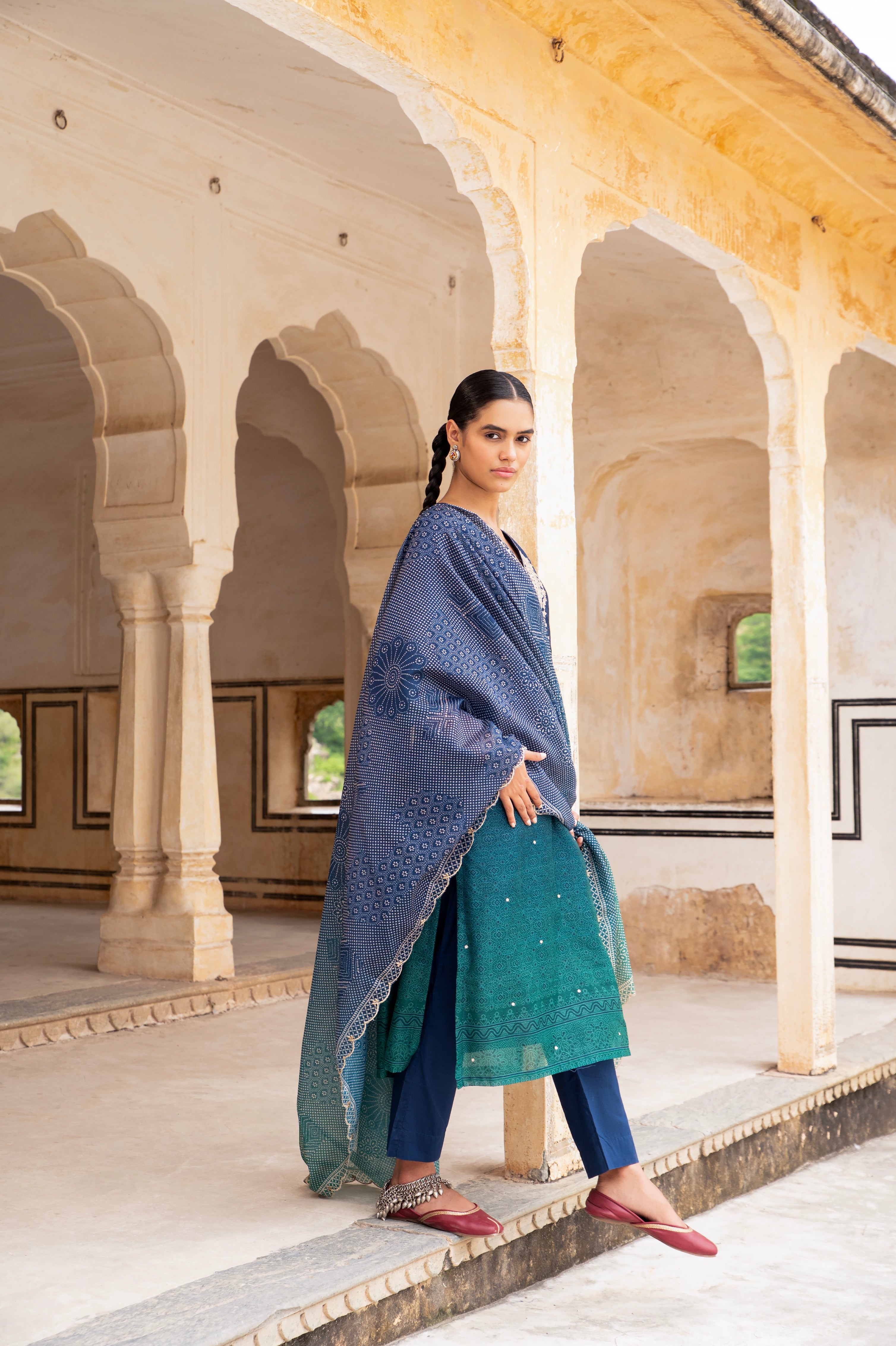 BLUE OMBRE  EMBROIDERED V-NECK KURTA SET