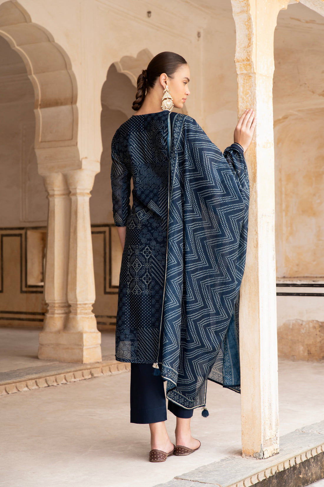 NAVY BLUE V-NECK EMBROIDERED KURTA SET