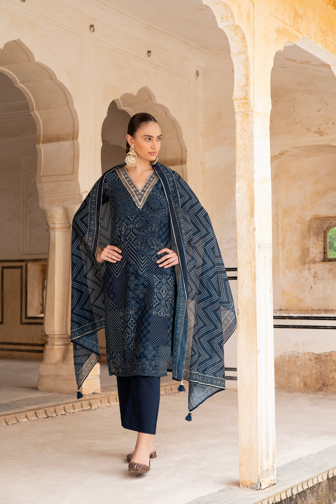 NAVY BLUE V-NECK EMBROIDERED KURTA SET