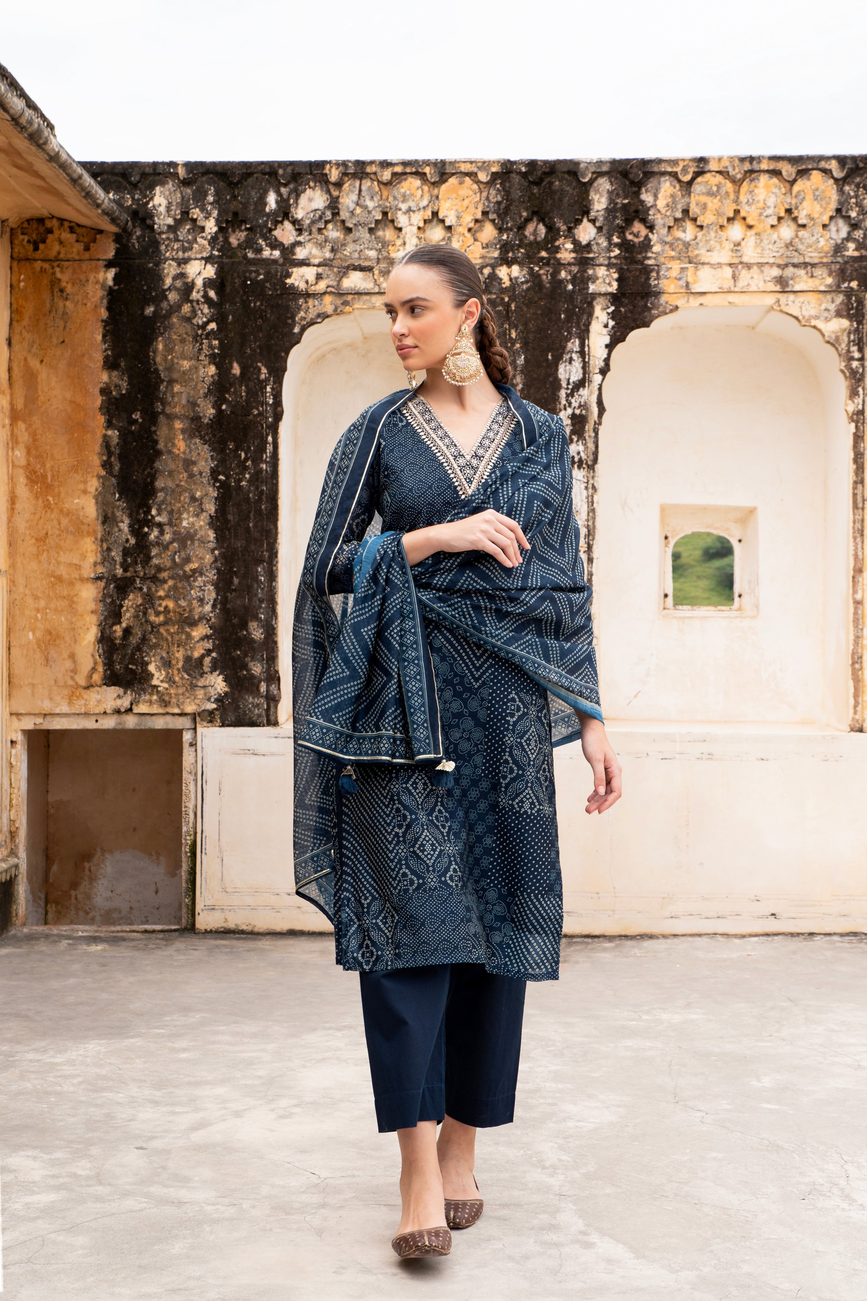 NAVY BLUE V-NECK EMBROIDERED KURTA SET