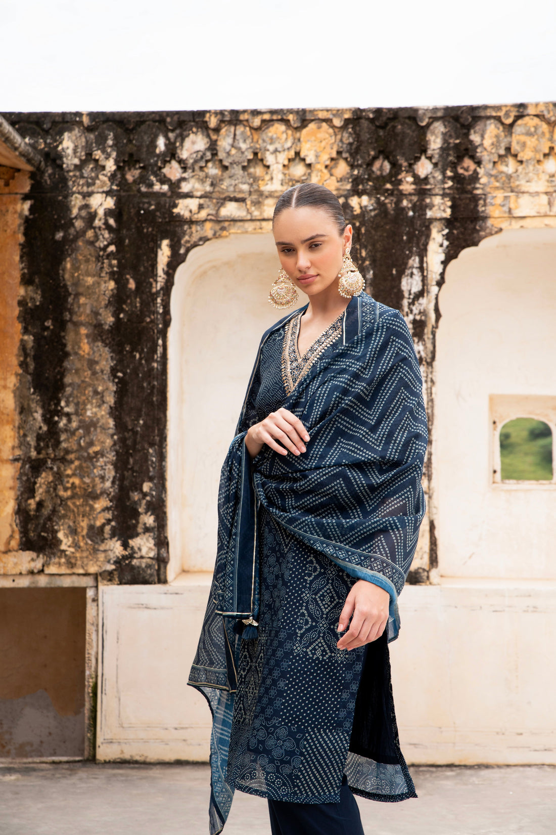 NAVY BLUE V-NECK EMBROIDERED KURTA SET