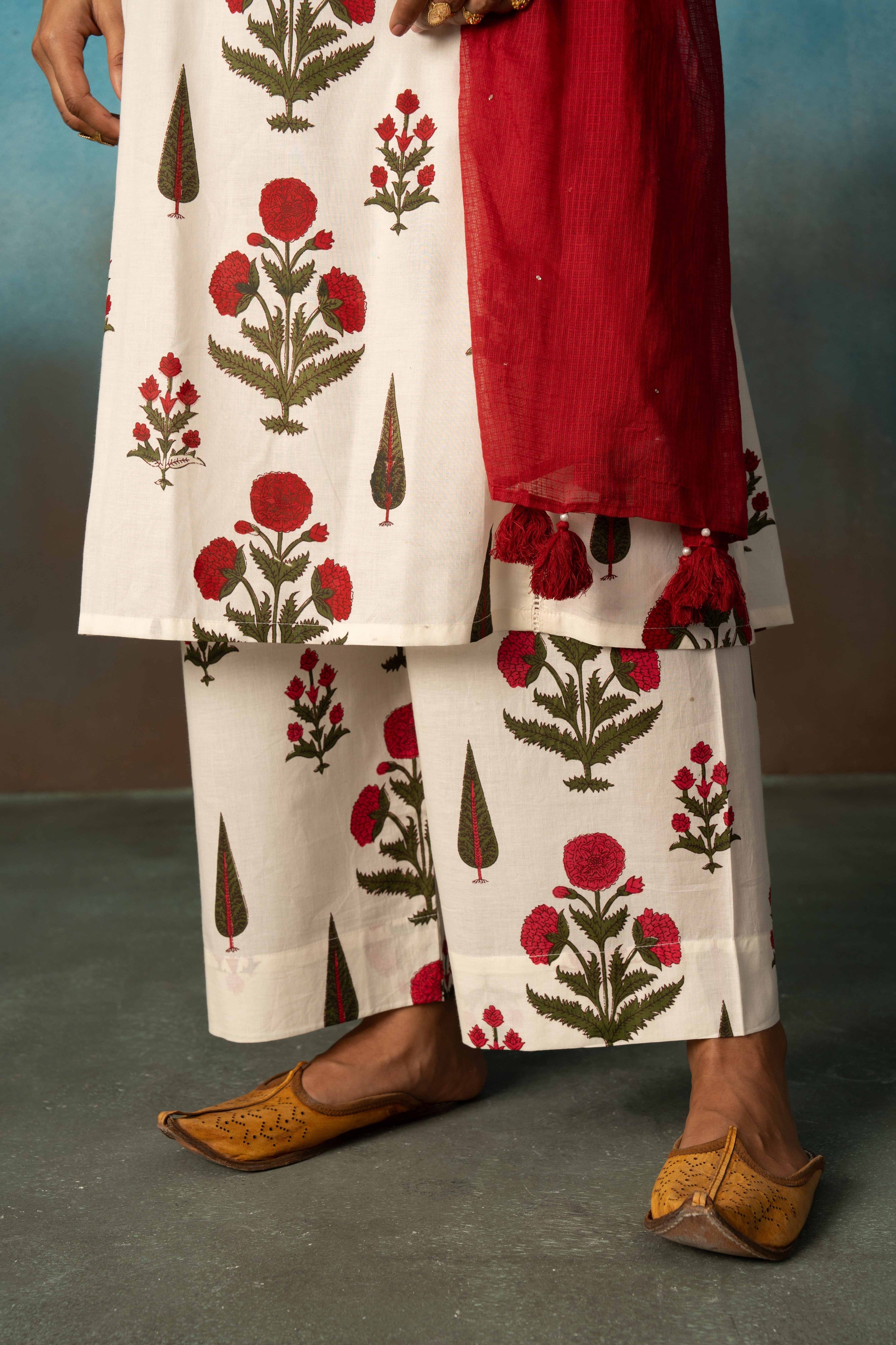 RED BLOCK PRINT SET WITH STOLE