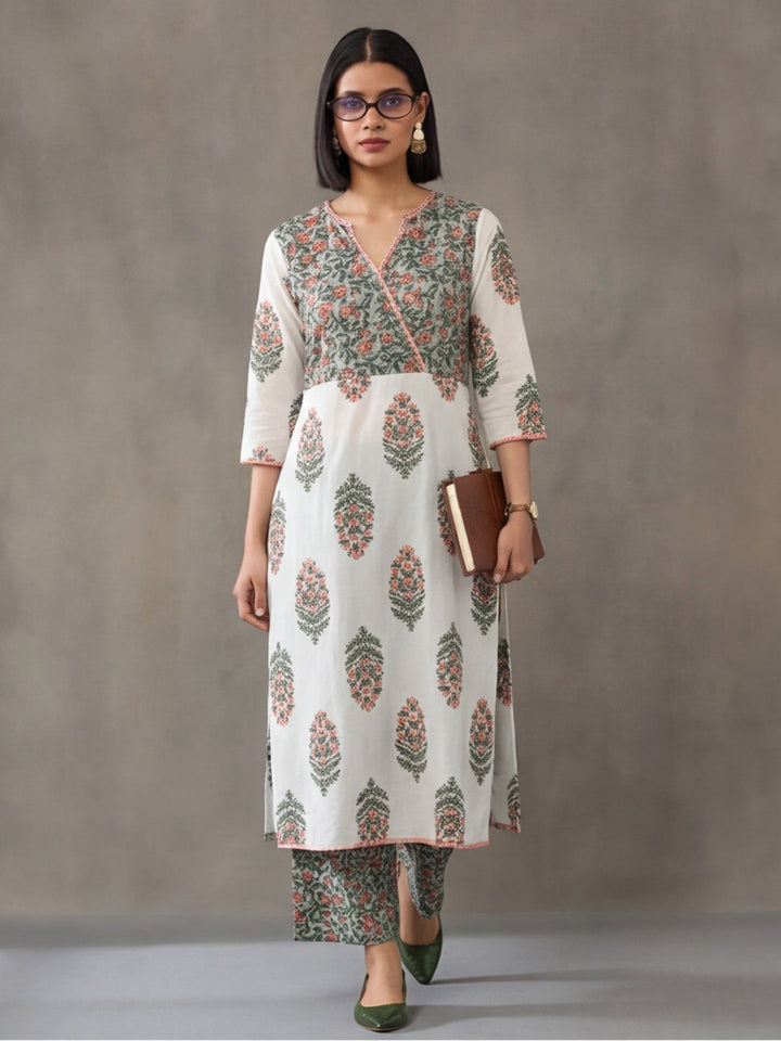 Women Off-White & Pink Printed Straight Kurta