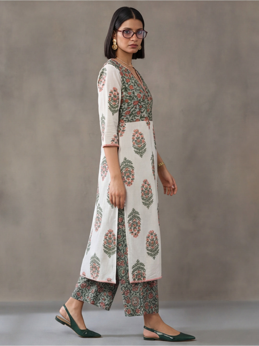 Women Off-White & Pink Printed Straight Kurta