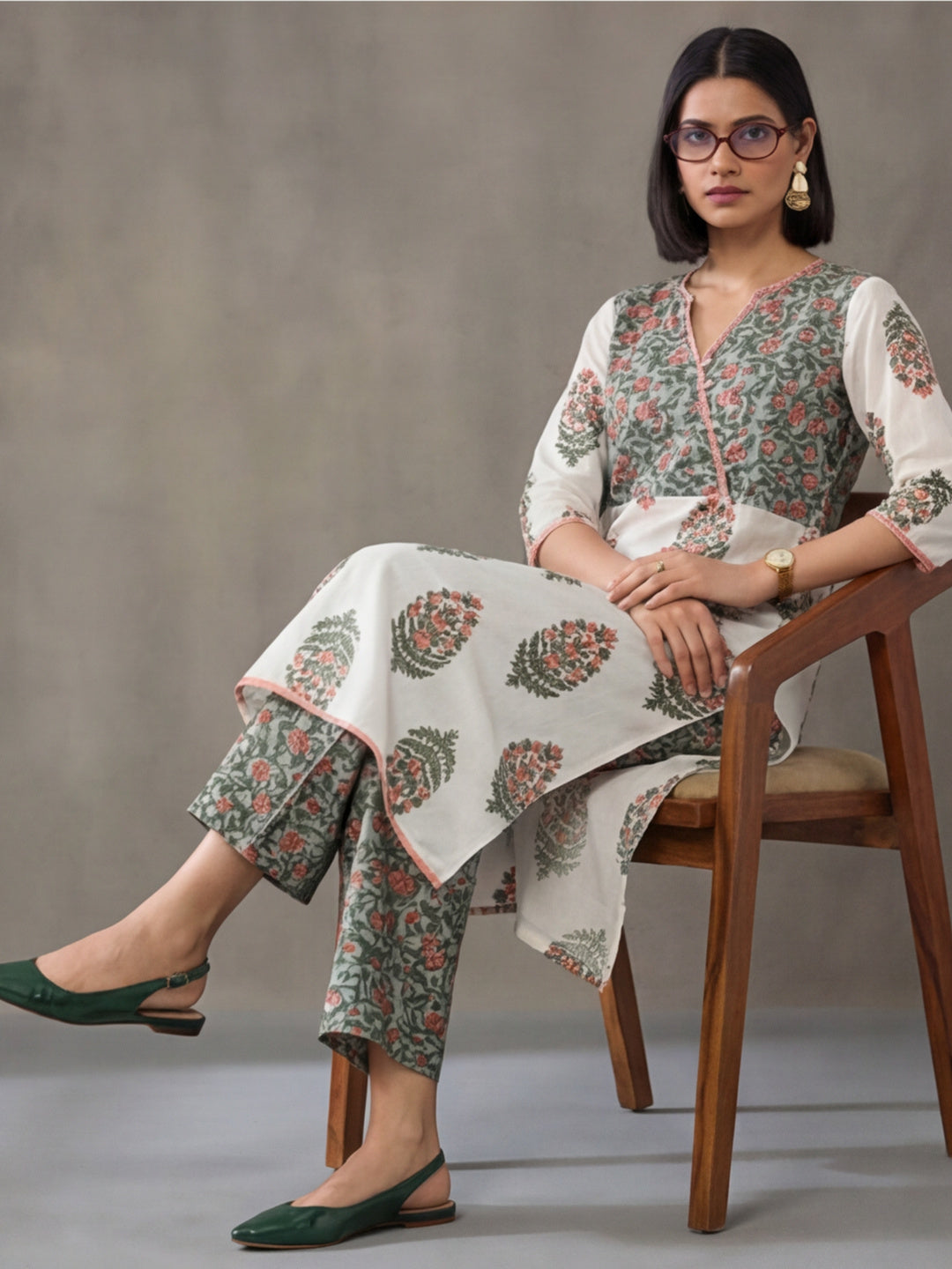 Women Off-White & Pink Printed Straight Kurta