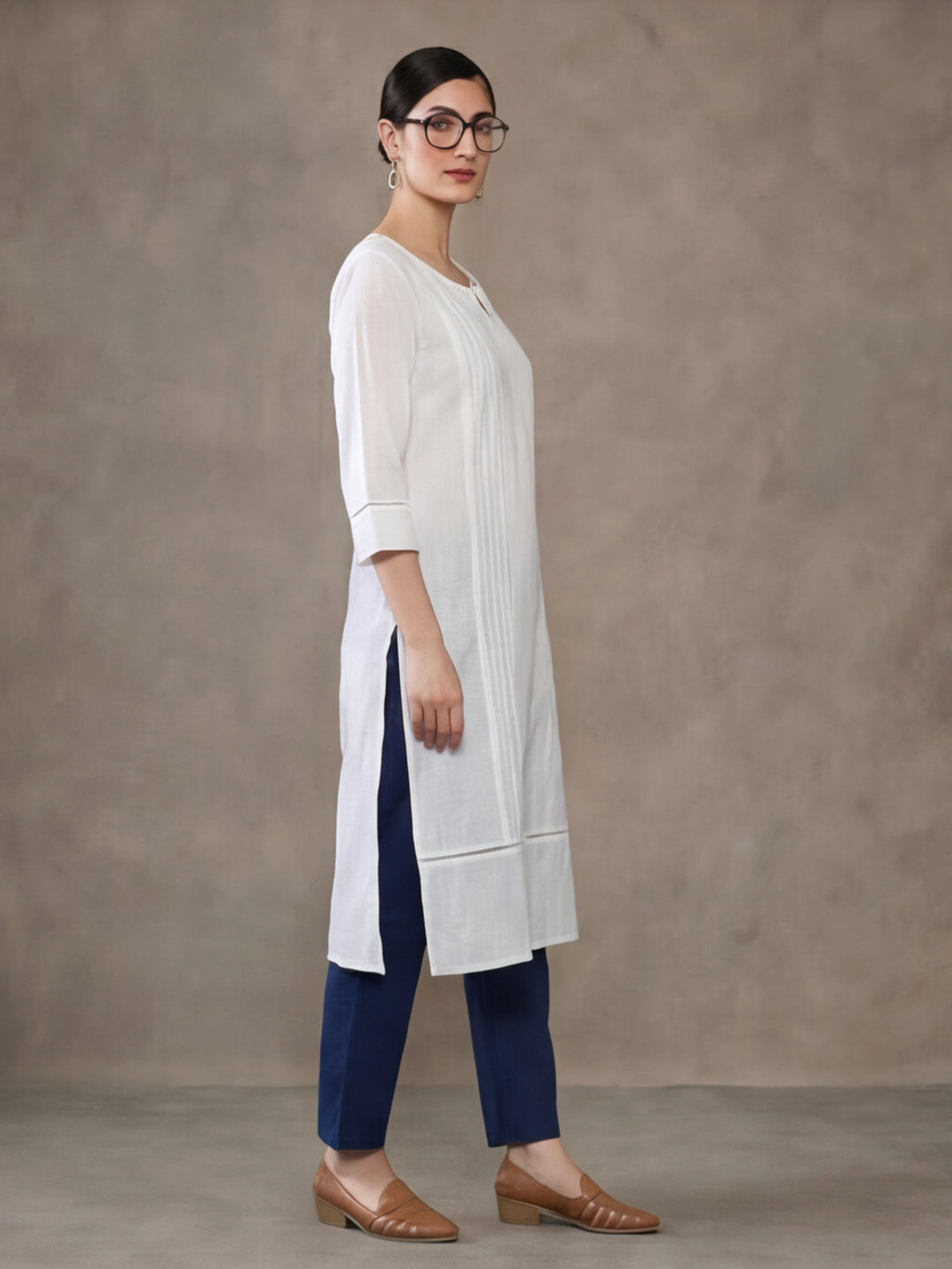 Women White Cotton Pin Tucks Straight Kurta