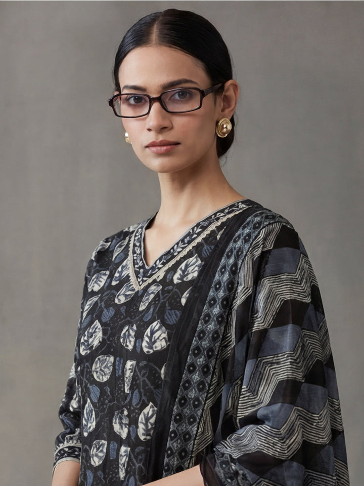 Floral Embroidered Straight Kurta & Trousers Sets